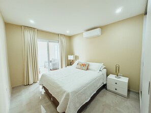 4 bedrooms, in-room safe, iron/ironing board, travel cot