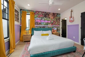 4 sovrum, skrivbord, strykjärn/strykbräda och resesäng