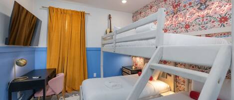 5 bedrooms, desk, iron/ironing board, travel cot