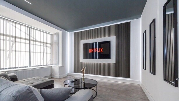 Living area - Sleek Retreat:Modern Home-Games Room&amp;Cinema&nbsp;Lounge (Greater Manchester)