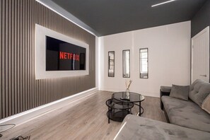 TV, ping pong - Sleek Retreat:Modern Home-Games Room&amp;Cinema&nbsp;Lounge (Greater Manchester)