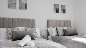 Room - Sleek Retreat:Modern Home-Games Room&amp;Cinema&nbsp;Lounge (Greater Manchester)