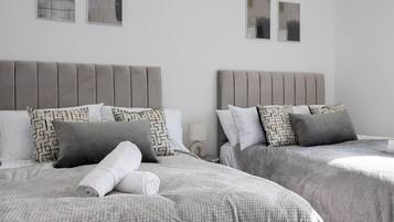 3 bedrooms, iron/ironing board, WiFi, bed sheets
