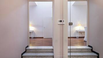 Apartment, Stadtblick | Wohnbereich