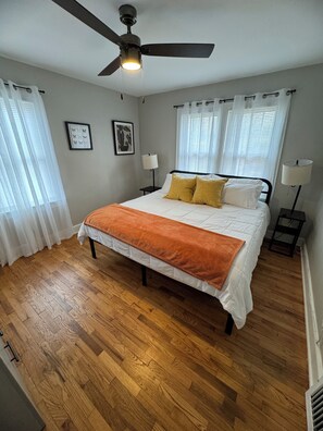 3 chambres, fer et planche à repasser, lit parapluie, Wi-Fi gratuit