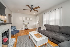 Smart TV - Family Friendly W/ Fenced Yard - Near Downtown ICT (Wichita)