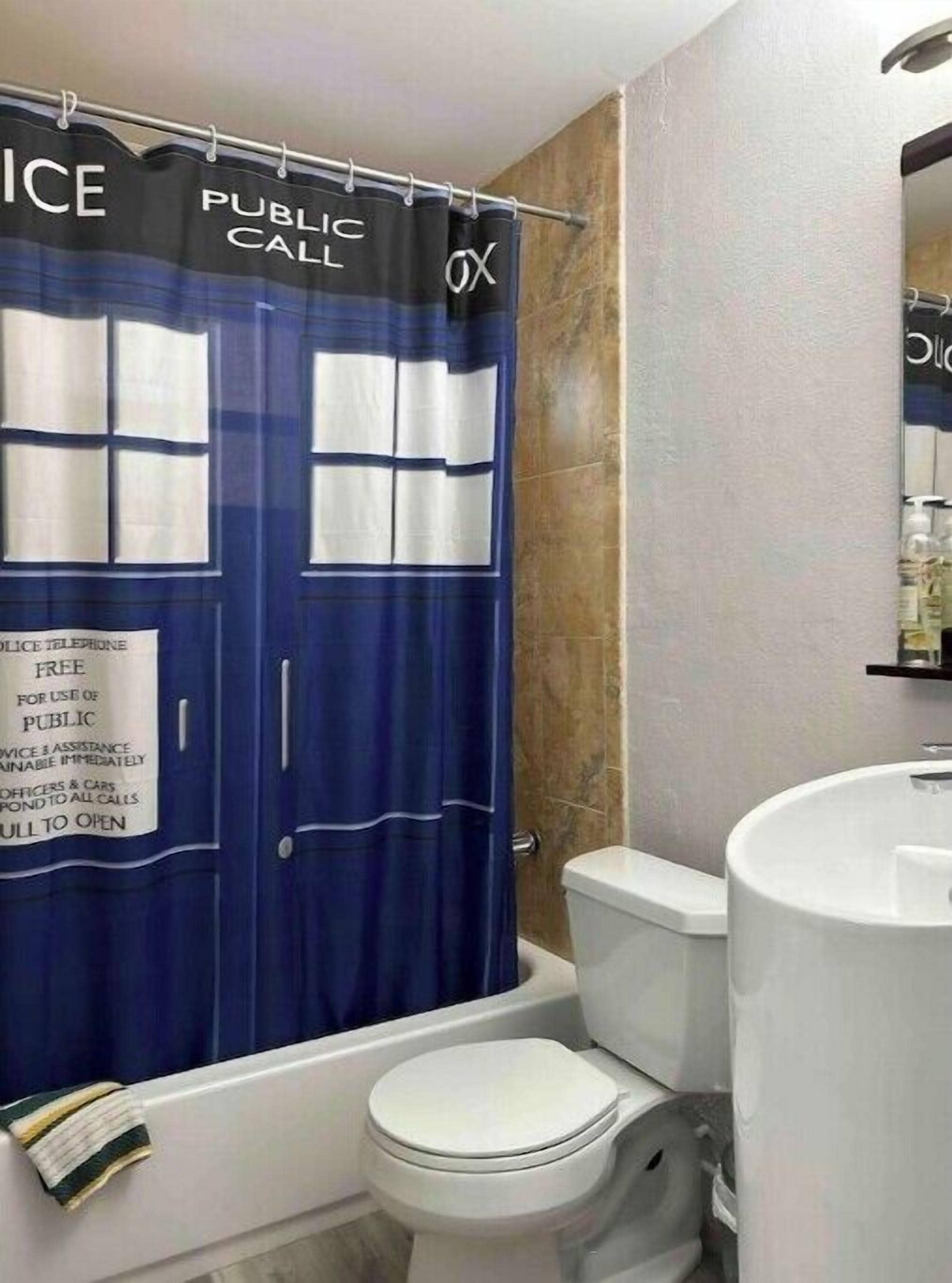 Sèche-cheveux, serviettes fournies