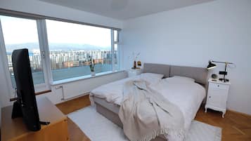 2 makuuhuonetta, työpöytä, silitysrauta/-lauta, ilmainen Wi-Fi