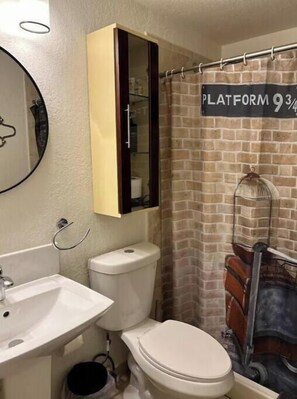 Bathroom - 2PPL/Top Location/Parking/10 min Airport #3 (Miami)