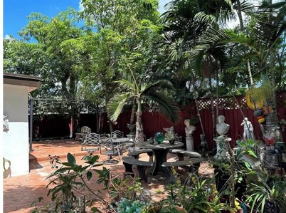 2PPL/Top Location/Parking/10 min Airport #3