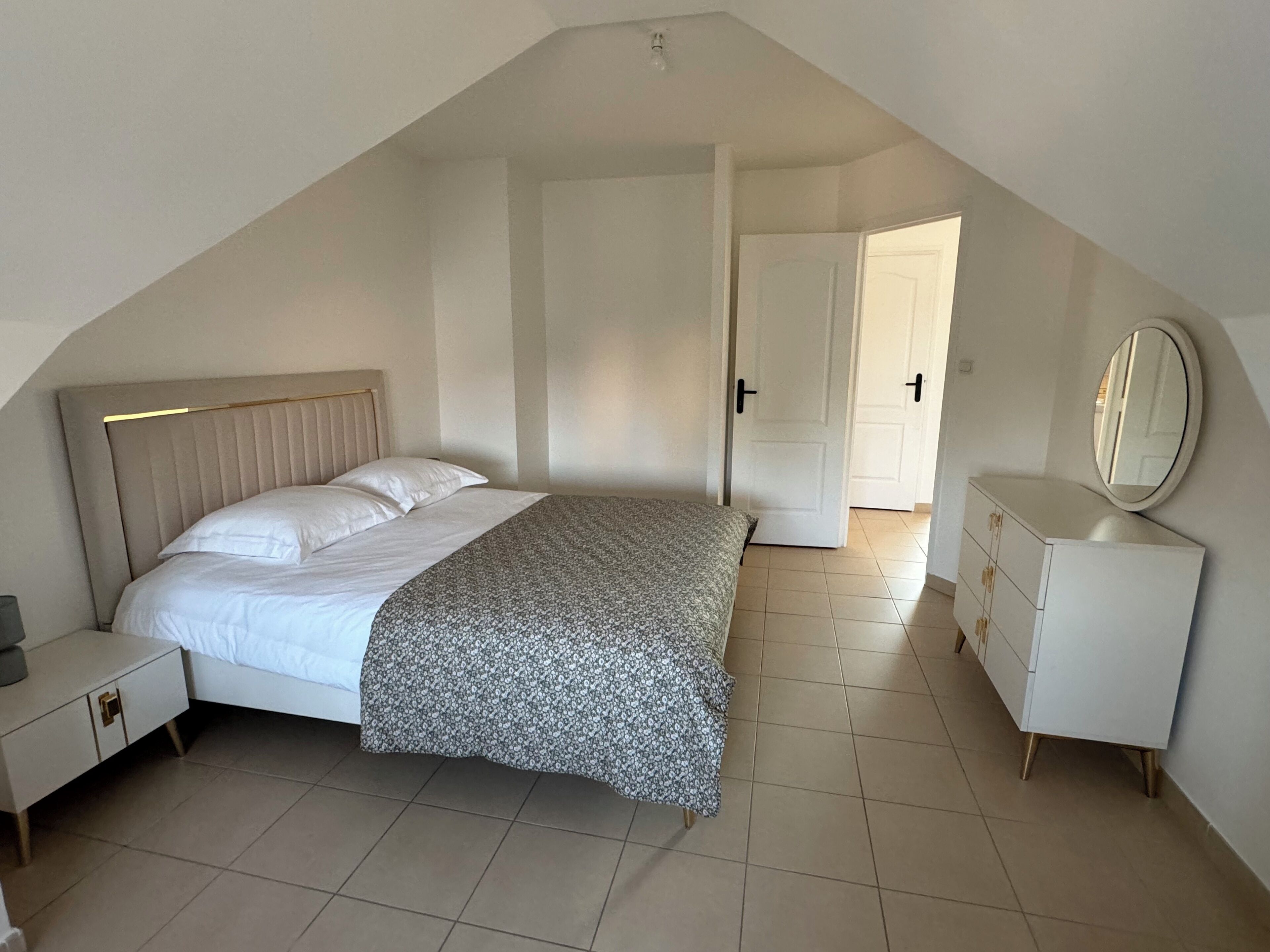4 camere, ferro/asse da stiro, Wi-Fi, lenzuola