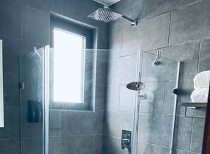 Basic Apartment | Bathroom | Shower - Apartment Condominium Grace Bay Beach (Providenciales)