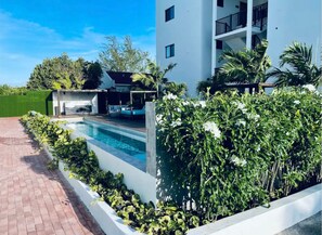 Outdoor pool - Apartment Condominium Grace Bay Beach (Providenciales)