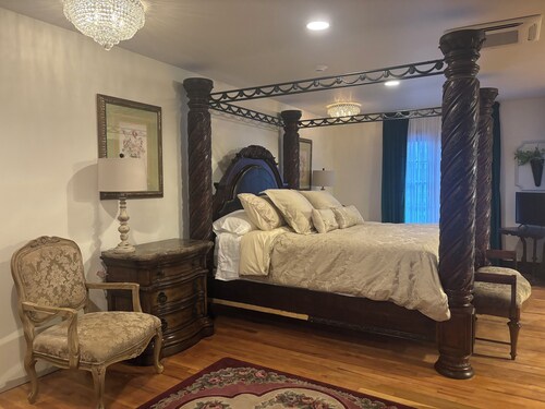 Elegant two room loft in historic downtown Excelsior Springs.