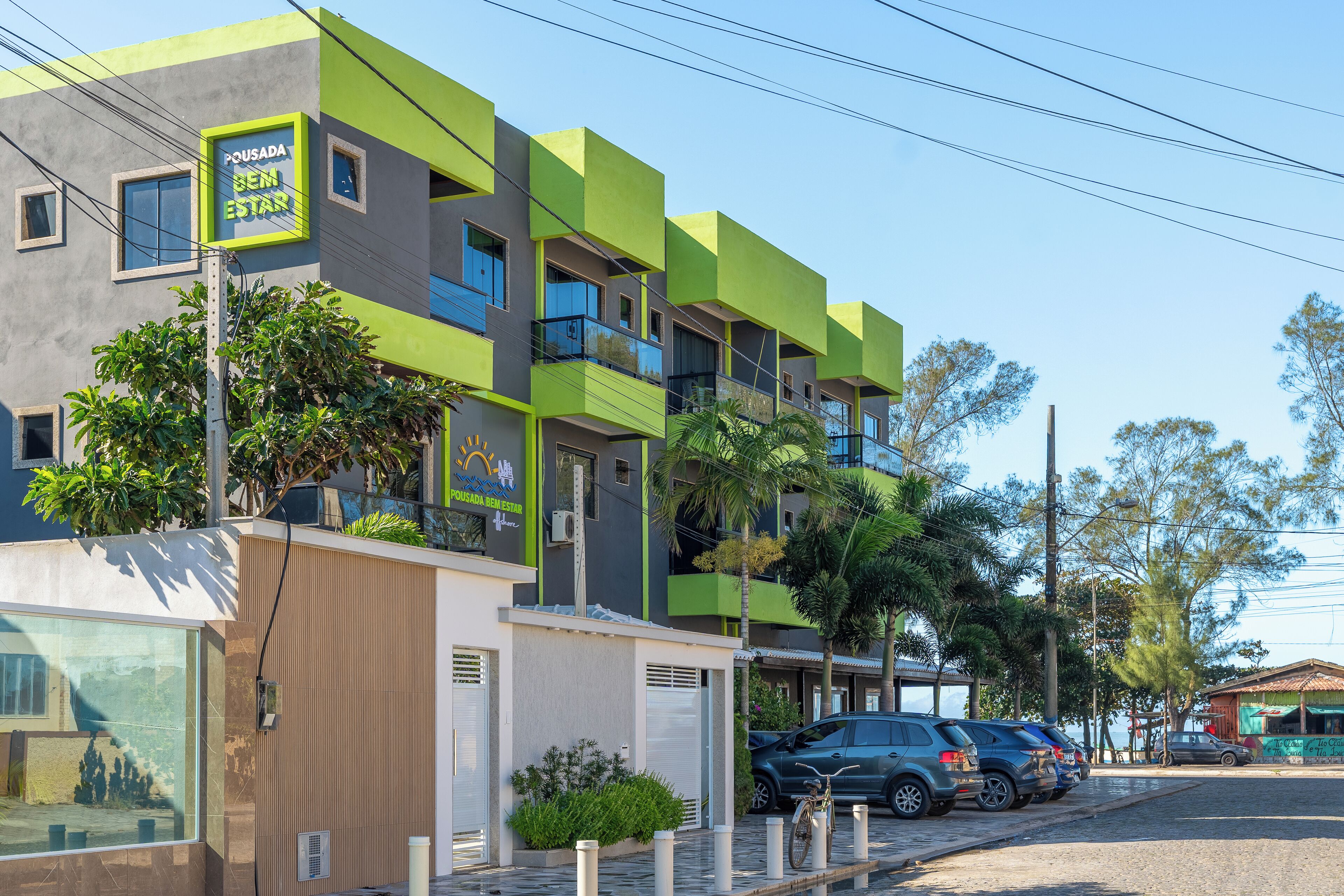 Vista frontal de la propiedad