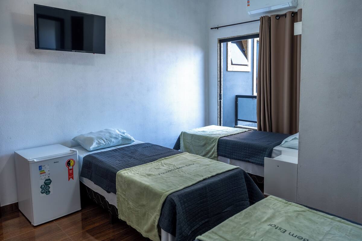Driepersoonskamer, 3 eenpersoonsbedden, terras | Gratis wifi