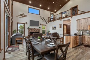 Dining - Private Retreat with Hot Tub & Views (Palmer)