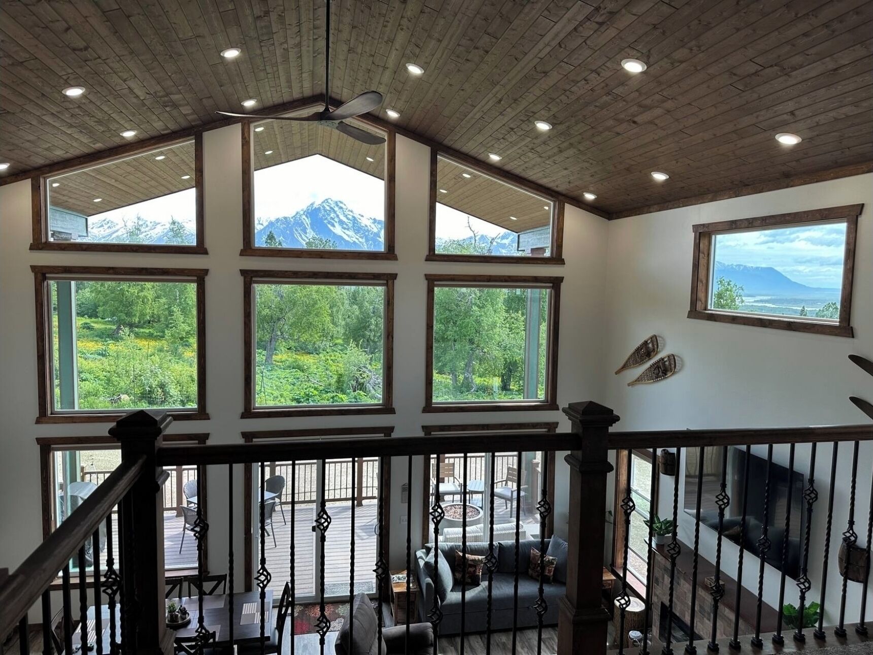 Views! Gorgeous Guesthouse with BBQ, Firepit, only 9 Minutes to Historic Palmer!