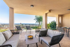 屋外ダイニングエリア