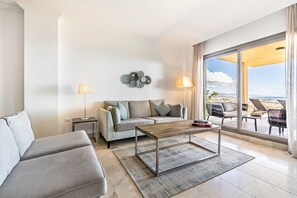 TV - Sea Views and Garden in Señorio Cifuentes (Benahavís)