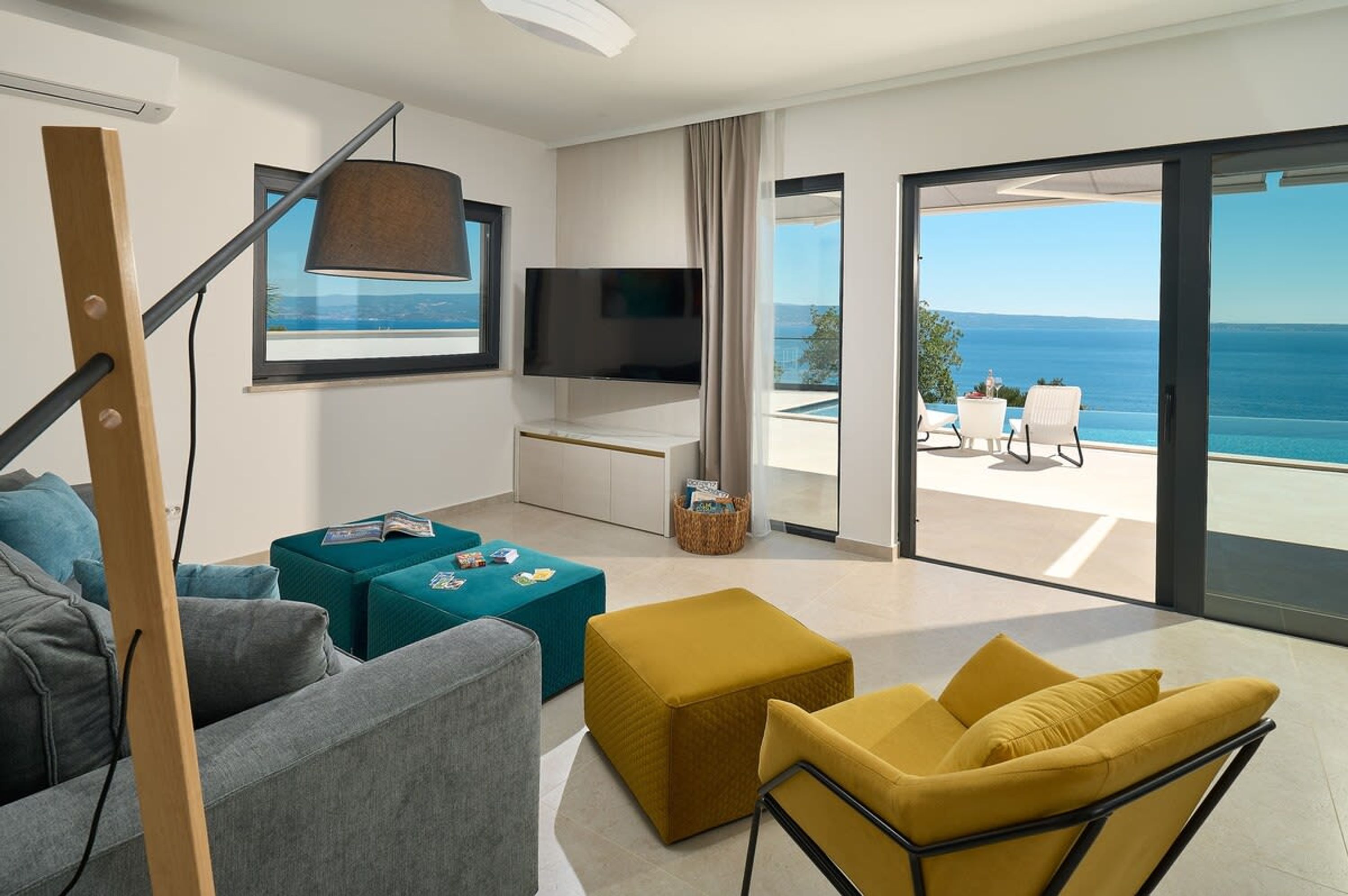 4 عدّة غرف نوم وخدمة الإنترنت