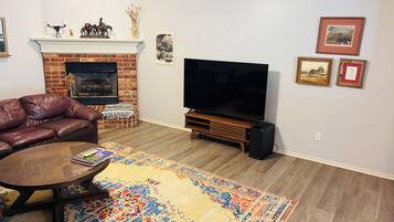 Smart TV y chimenea