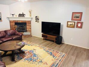 Smart TV, fireplace