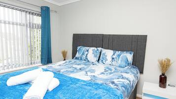 3 bedrooms, desk, iron/ironing board, travel cot