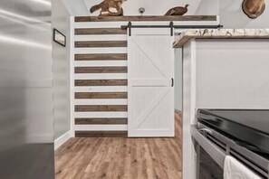 Interior - Dupont Lodge- BBQ, fire pit, 7 min to beach (St. Johns County)