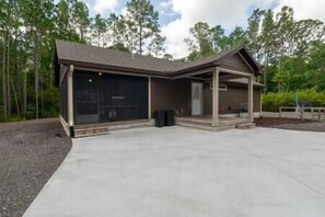 Exterior - Dupont Lodge- BBQ, fire pit, 7 min to beach (St. Johns County)
