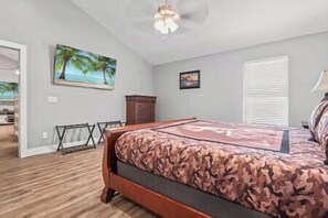 2 makuuhuonetta, silitysrauta/-lauta, Wi-Fi, vuodevaatteet