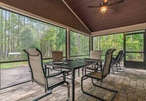 Dining - Dupont Lodge- BBQ, fire pit, 7 min to beach (St. Johns County)