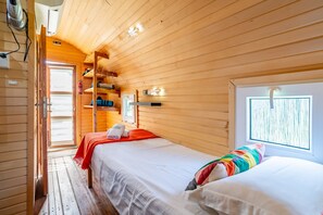8 bedrooms, iron/ironing board, free WiFi, bed sheets
