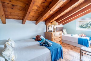 8 bedrooms, iron/ironing board, free WiFi, bed sheets