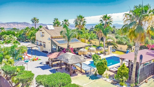 Cubo's Villa Las Palmeras Altas Family / private pool / air conditioning / children's area / free wifi