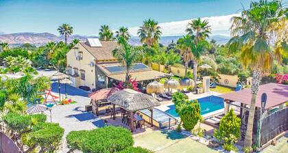 Cubo's Villa Las Palmeras Altas Family / private pool / air conditioning / children's area / free wifi