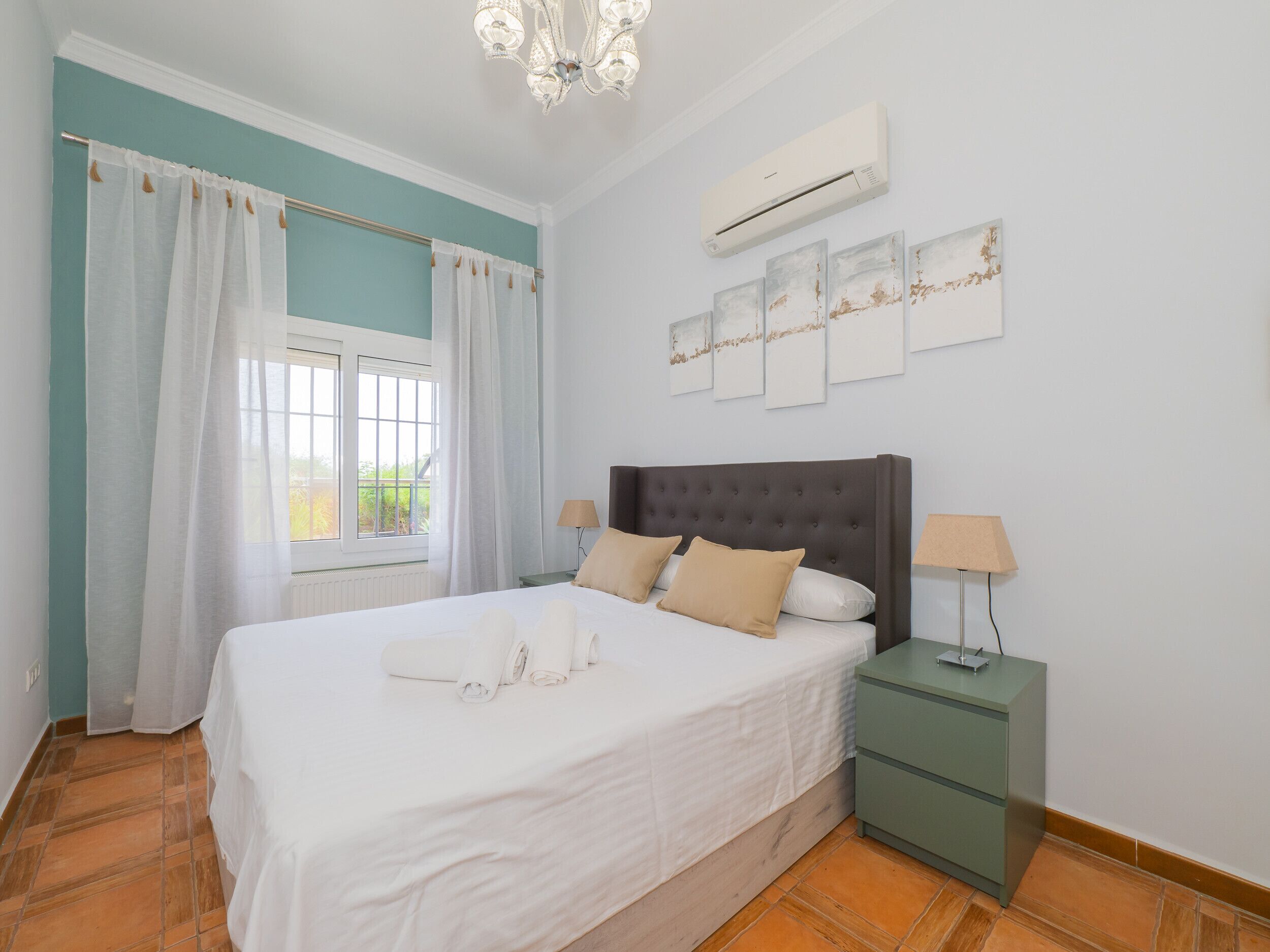 8 chambres, fer et planche à repasser, Wi-Fi gratuit, draps fournis