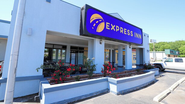 A building with a sign reading "Express Inn". - Express Inn  (Durant)