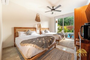 Habitación panorámica | Caja fuerte y espacio para trabajar con un portátil