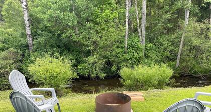Charming 3-bedroom rental, centrally located, Dark Skies, UTV trails & more.