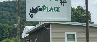 Charming 3-bedroom rental, centrally located, Dark Skies, UTV trails & more.