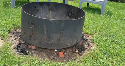 Charming 3-bedroom rental, centrally located, Dark Skies, UTV trails & more.