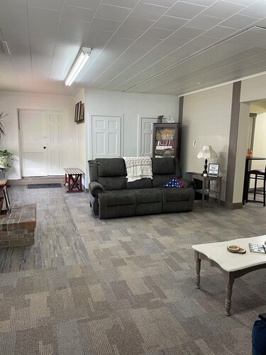 Charming 3-bedroom rental, centrally located, Dark Skies, UTV trails & more.