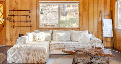 Cozy 2-bedroom cabin with sauna outside of Yosemite