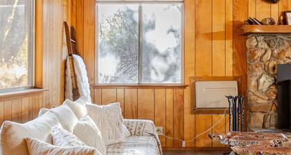 Cozy 2-bedroom cabin with sauna outside of Yosemite