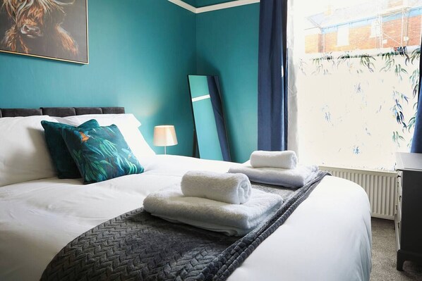 2 bedrooms, iron/ironing board, travel crib, free WiFi