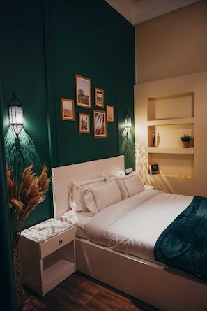 Deluxe-Doppelzimmer, Balkon, Stadtblick | Minibar, Schreibtisch, laptopgeeigneter Arbeitsplatz, kostenloses WLAN