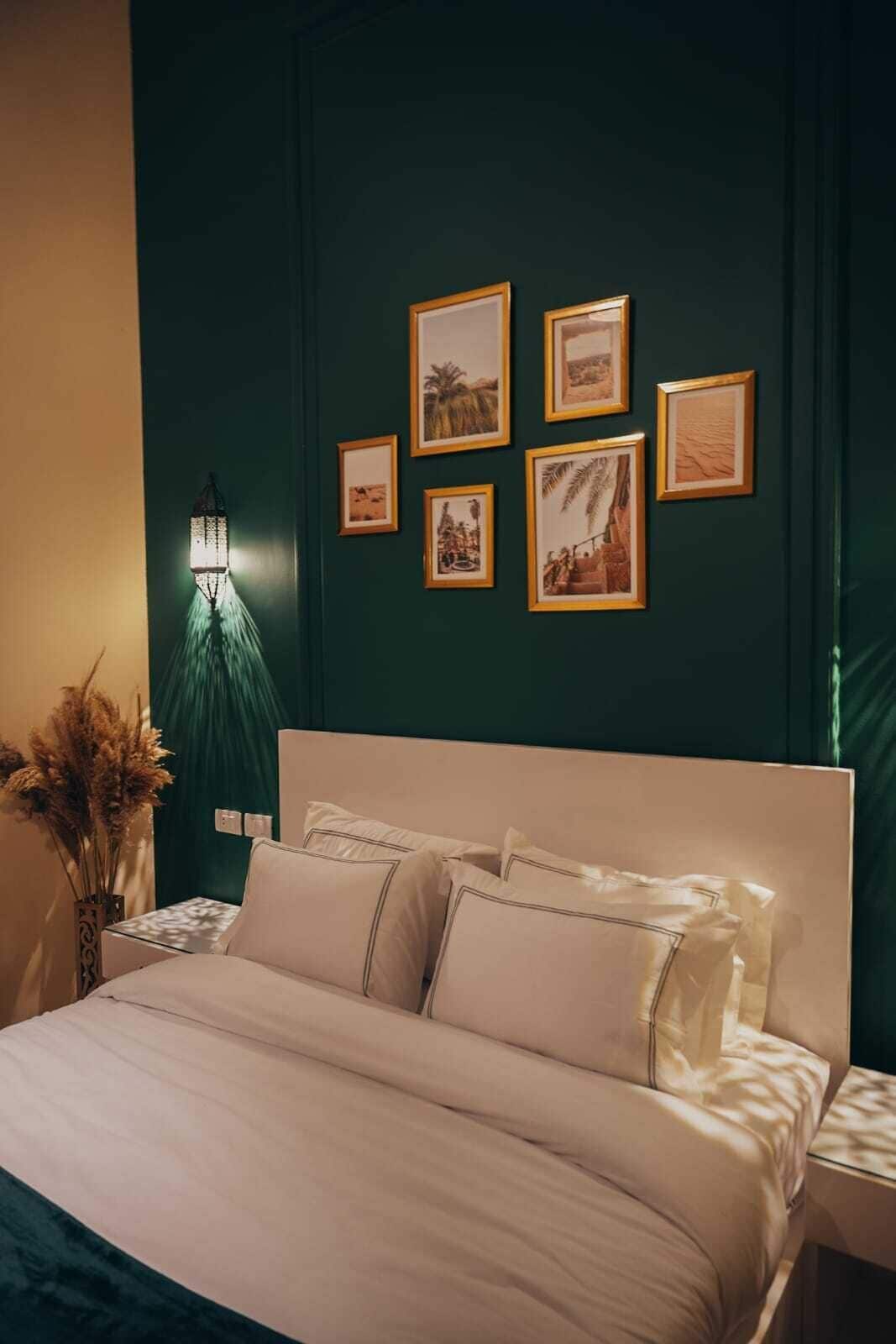 Minibar, desk, laptop workspace, free WiFi