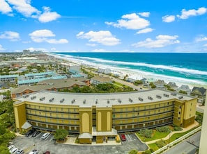 Exterior - Stunning Newly Renovated Poolside Condo Near Beach. Now With Beach Service! (Miramar Beach)