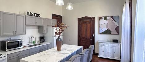 Mikrowelle, Ofen, Herdplatte, Geschirrspüler